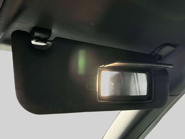 Used 2023 Land Rover Range Rover Evoque R-Dynamic SE image 38