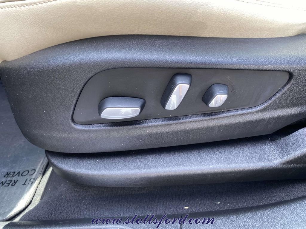 Used 2018 Cadillac XT5 Premium Luxury FWD image 16