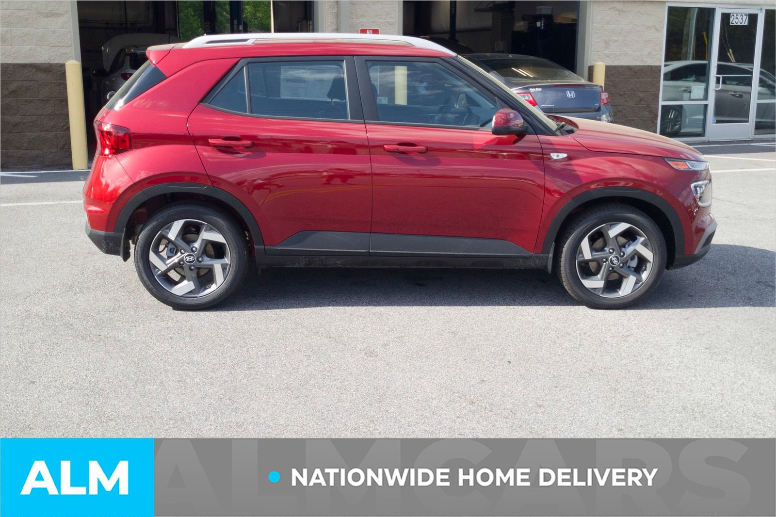 Used 2025 Hyundai Venue SEL image 5