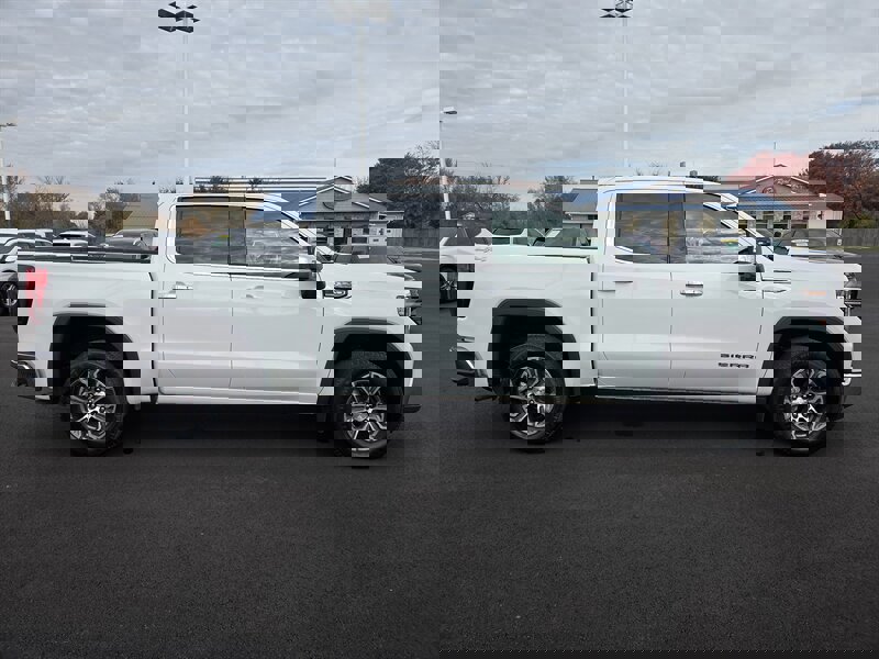Used 2025 GMC Sierra 1500 SLT image 2