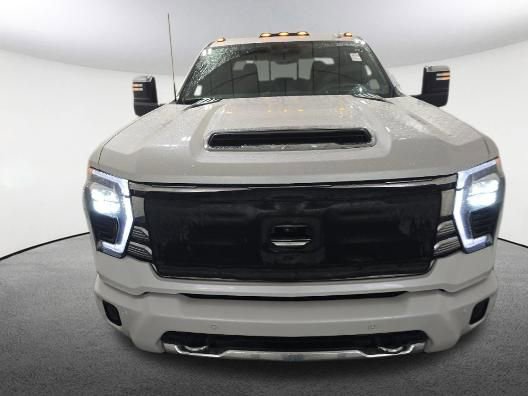 Used 2024 Chevrolet Silverado 2500 High Country w/ Technology Package AWD/4WD image 2