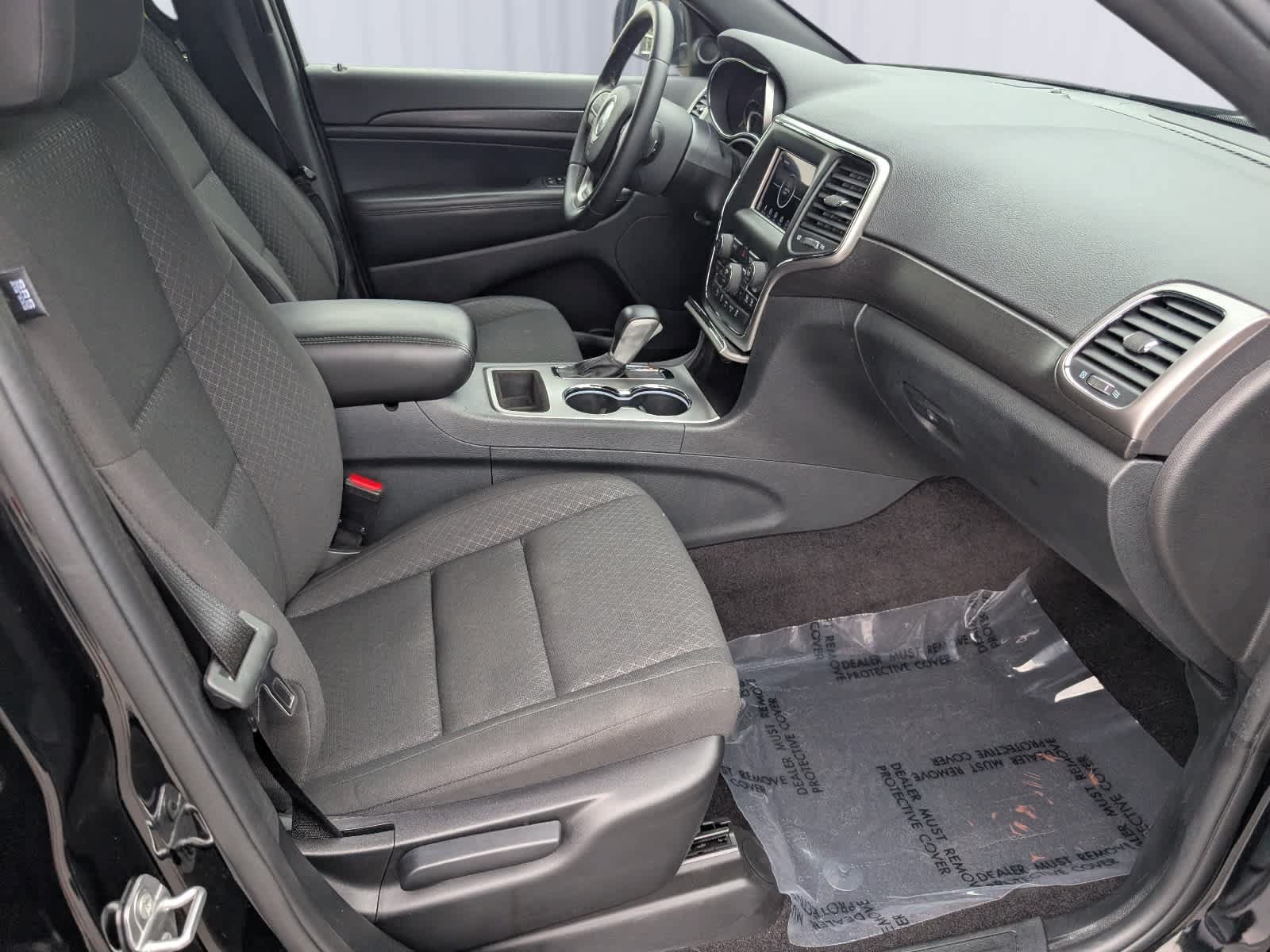 Used 2018 Jeep Grand Cherokee Laredo AWD/4WD image 10
