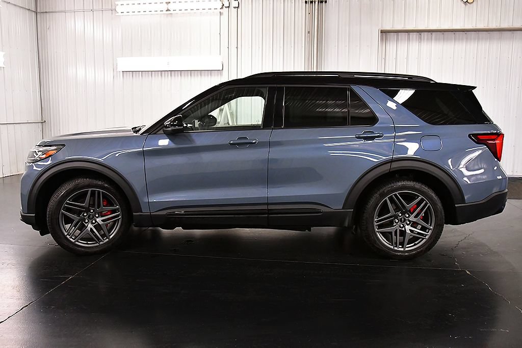 Used 2025 Ford Explorer ST AWD/4WD image 4