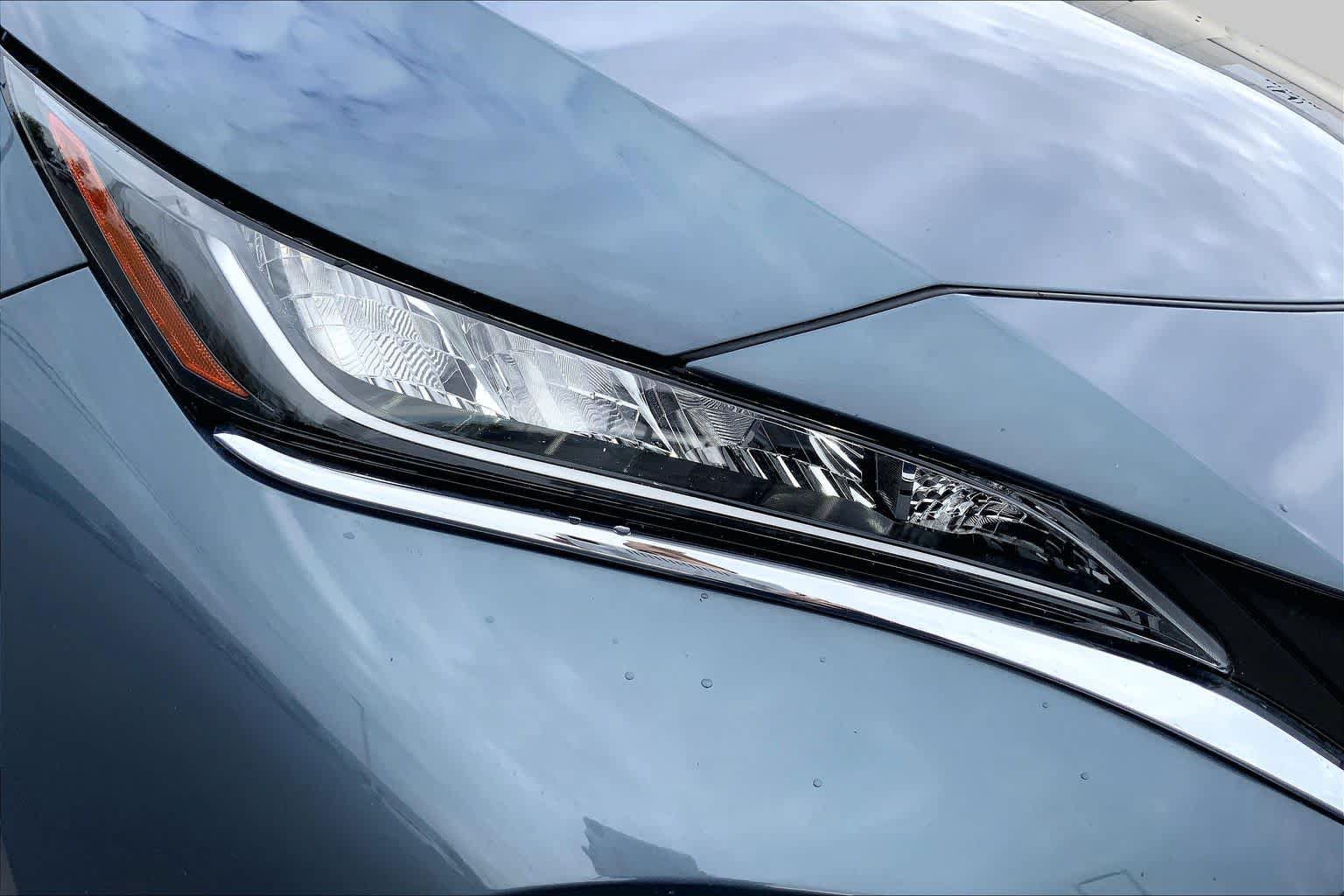 Used 2021 Toyota Venza LE AWD/4WD image 27