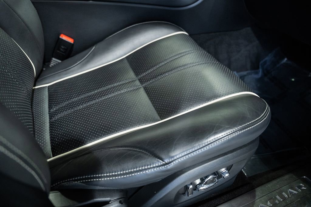 Used 2019 Jaguar XJ R-Sport image 41