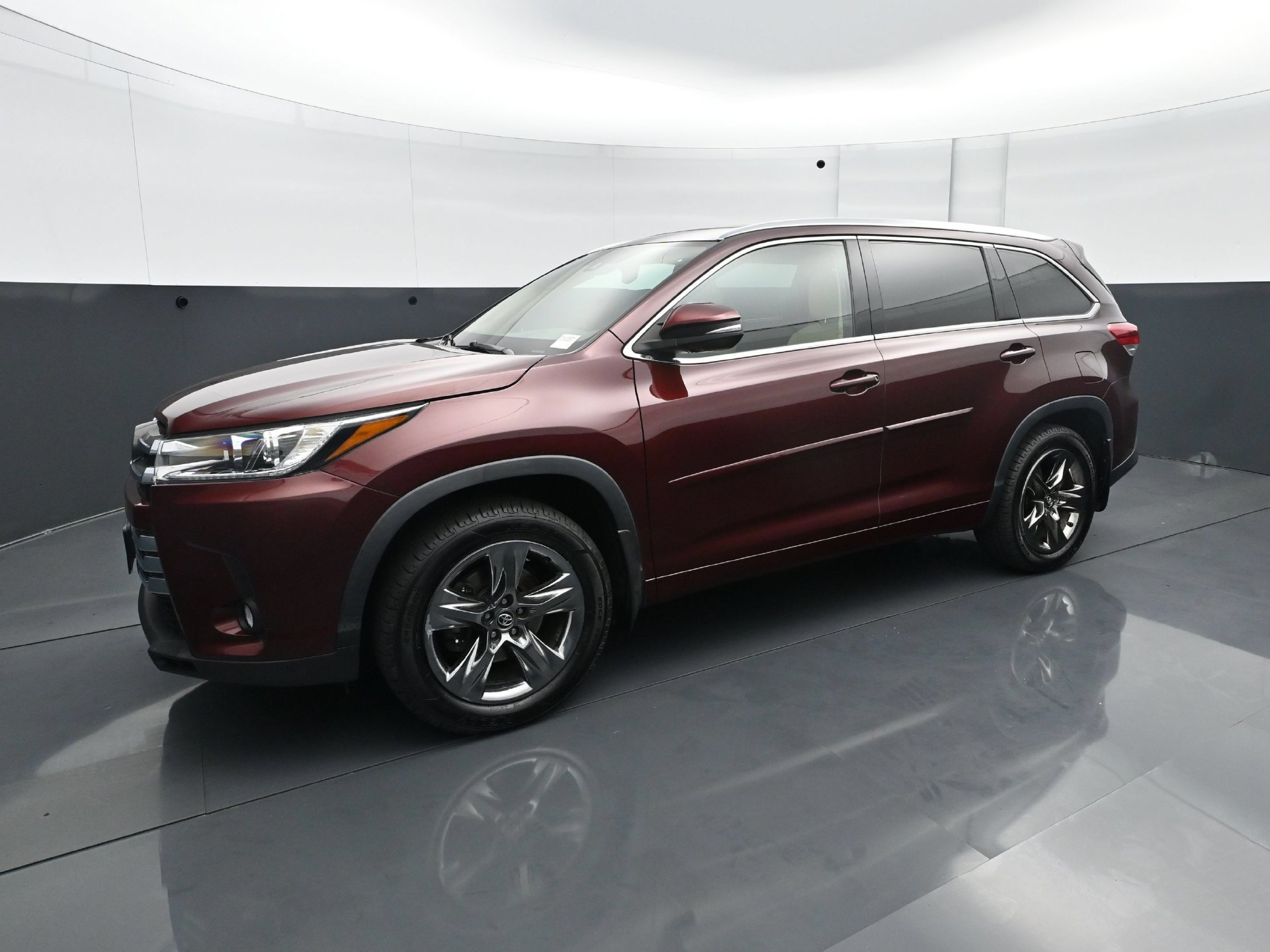 Used 2018 Toyota Highlander Limited Platinum w/ Carpet Mat Package (TMS) AWD/4WD image 2
