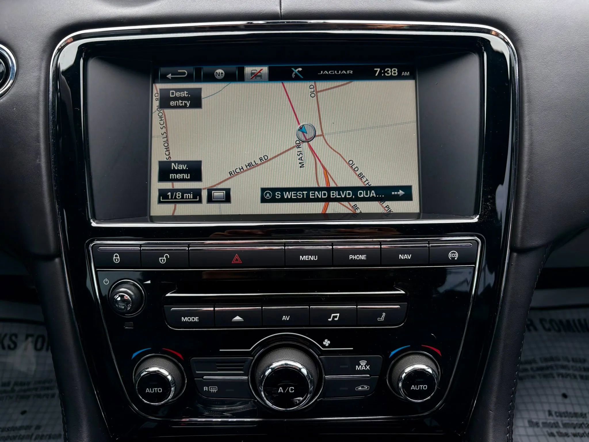 Used 2015 Jaguar XJ Supercharged image 32