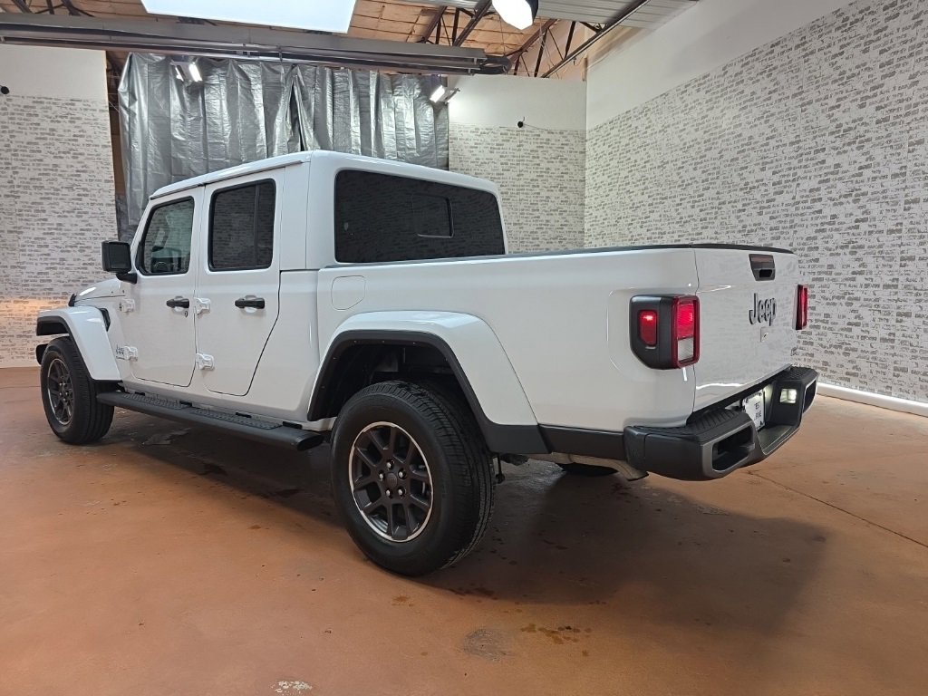 Used 2023 Jeep Gladiator Overland image 6