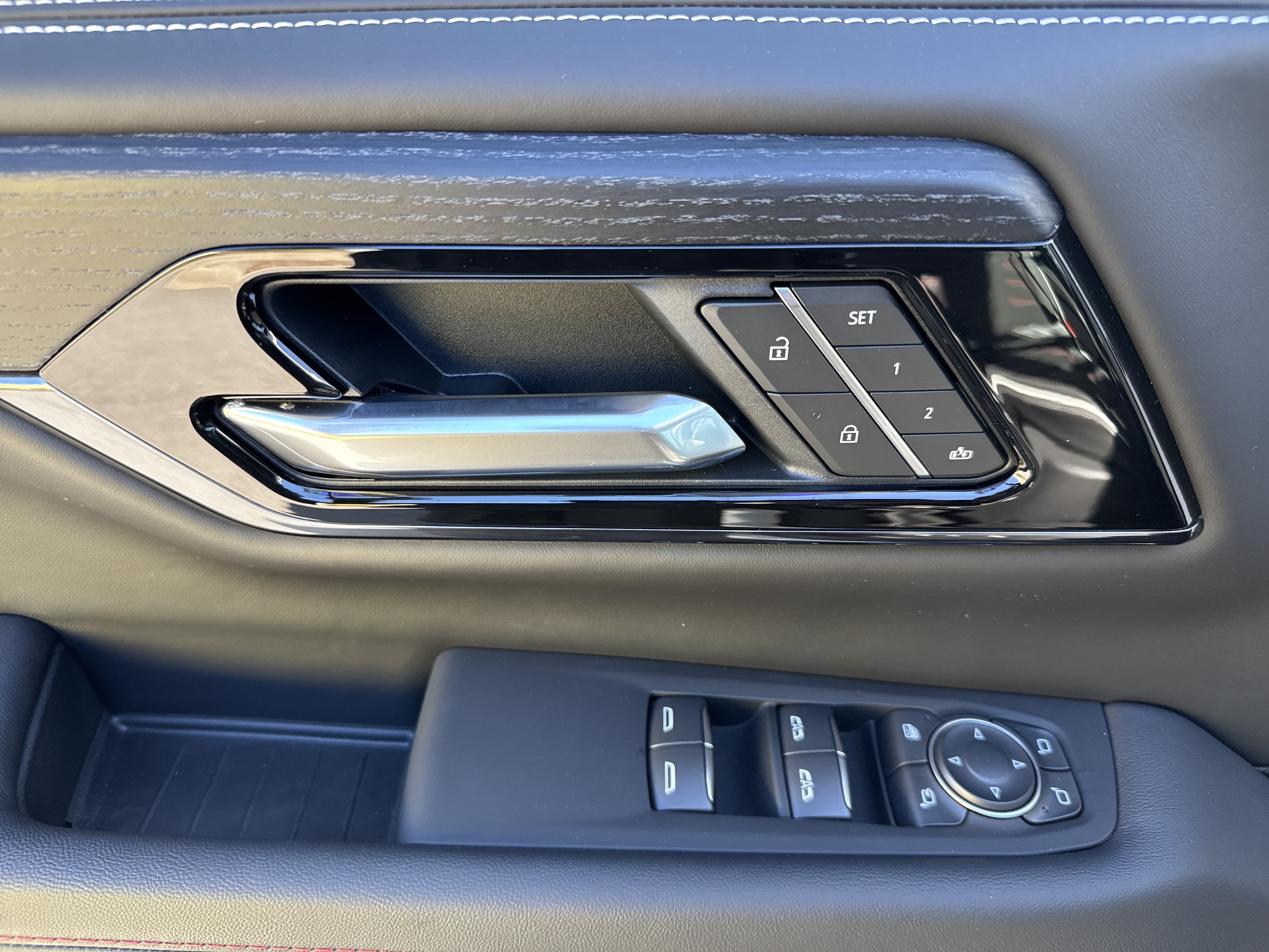 New 2026 GMC Yukon XL AT4 Ultimate AWD/4WD image 15