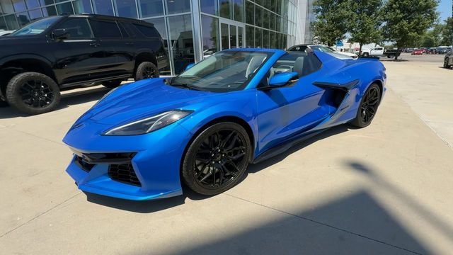 Used 2025 Chevrolet Corvette Z06 RWD image 4