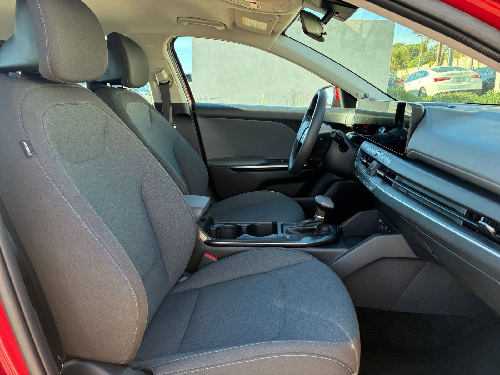 Used 2025 Kia K4 LXS image 35