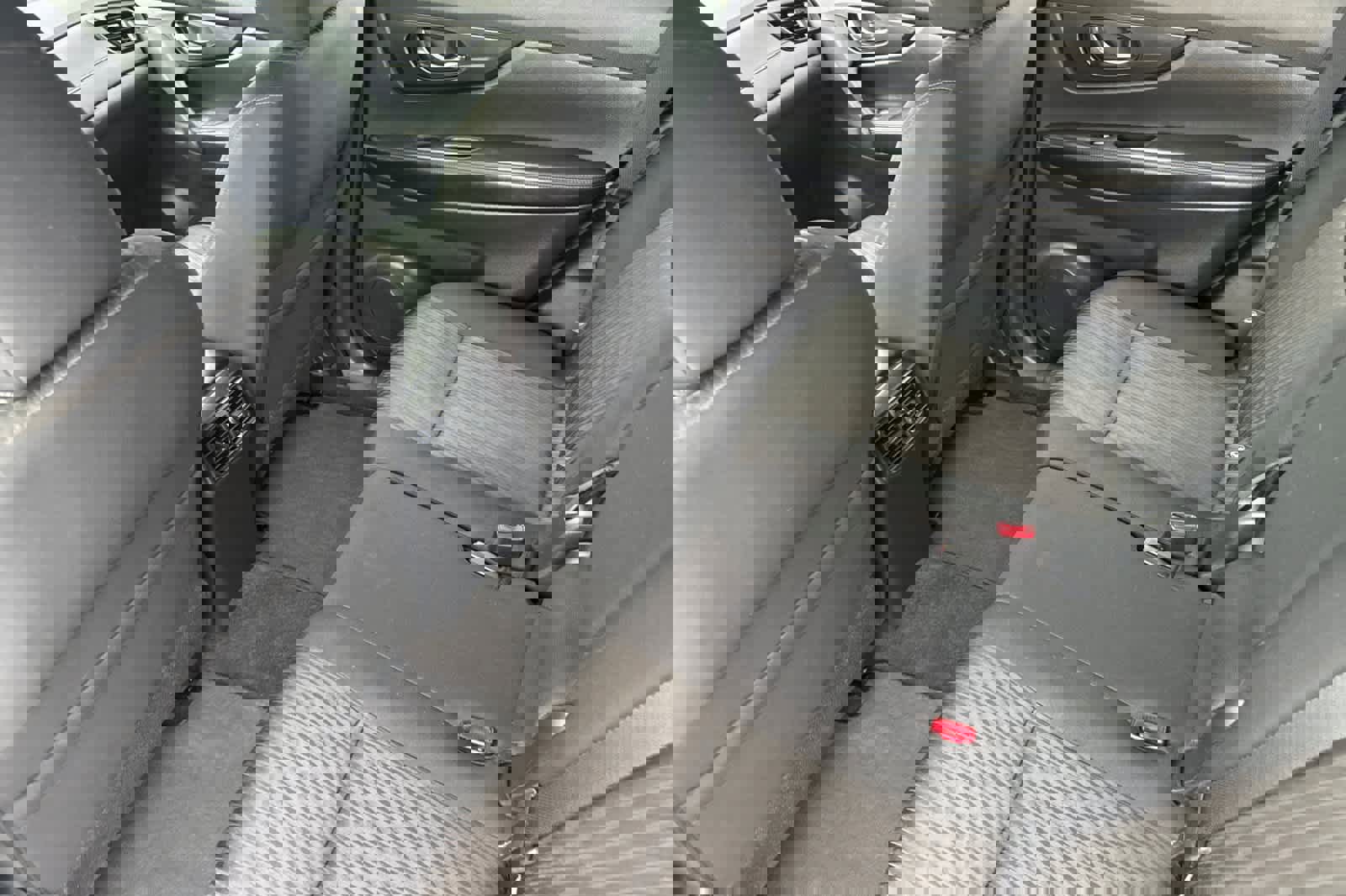 Used 2017 Nissan Rogue S image 4