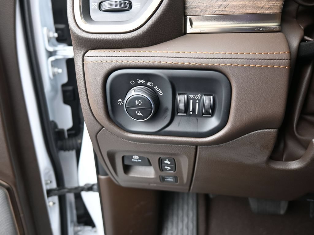 Used 2025 RAM 1500 Limited AWD/4WD image 33