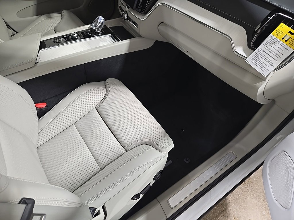 New 2026 Volvo XC60 T8 Ultra w/ Protection Package Premier image 22