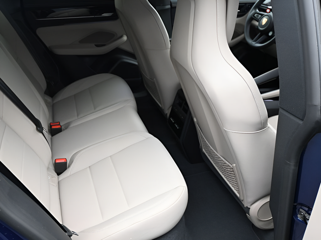 New 2025 Porsche Macan Electric RWD image 11