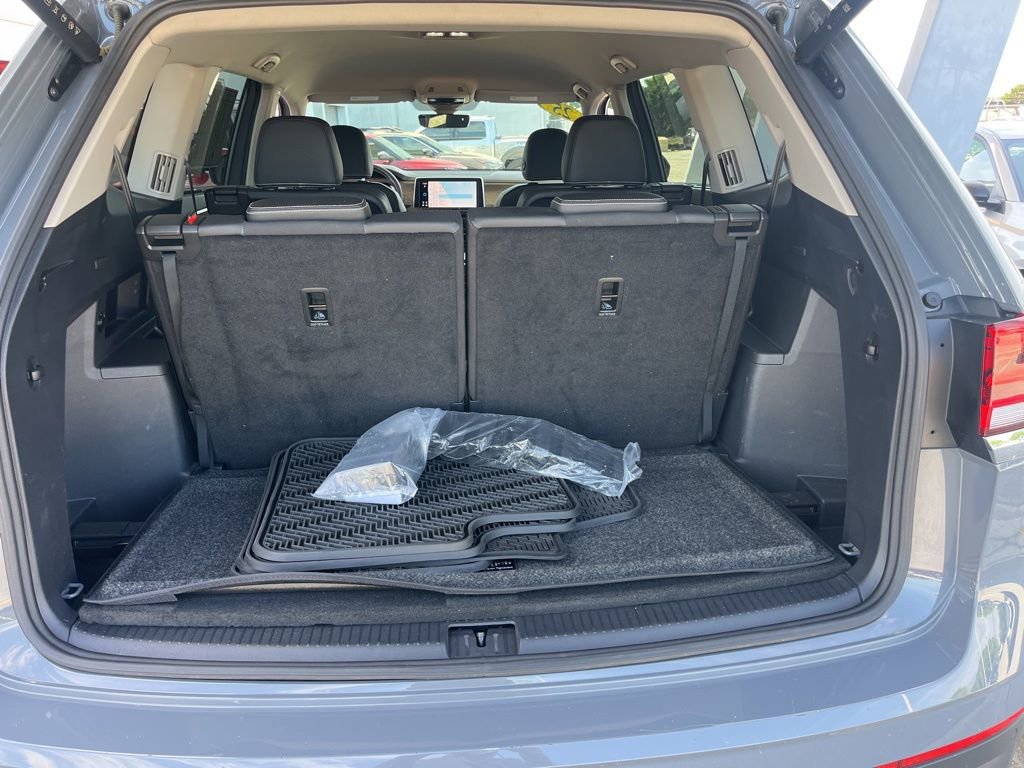 Used 2025 Volkswagen Atlas SE w/ Black Wheel Package image 40