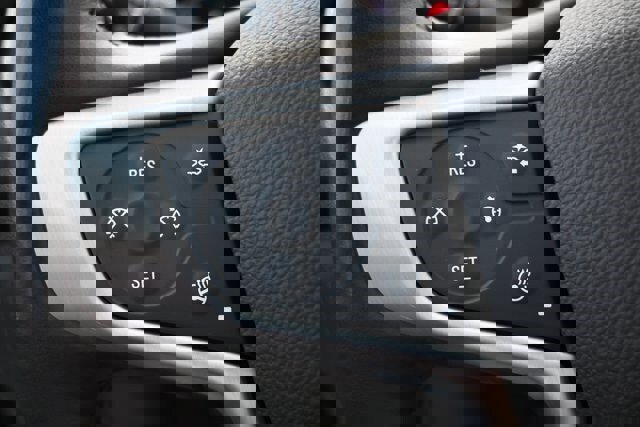 Used 2021 GMC Acadia SLT w/ Technology Package image 38