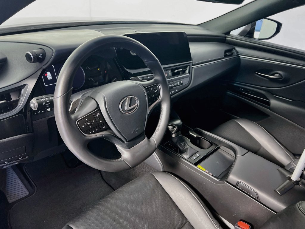 Used 2024 Lexus ES 300h w/ Premium Package FWD image 9