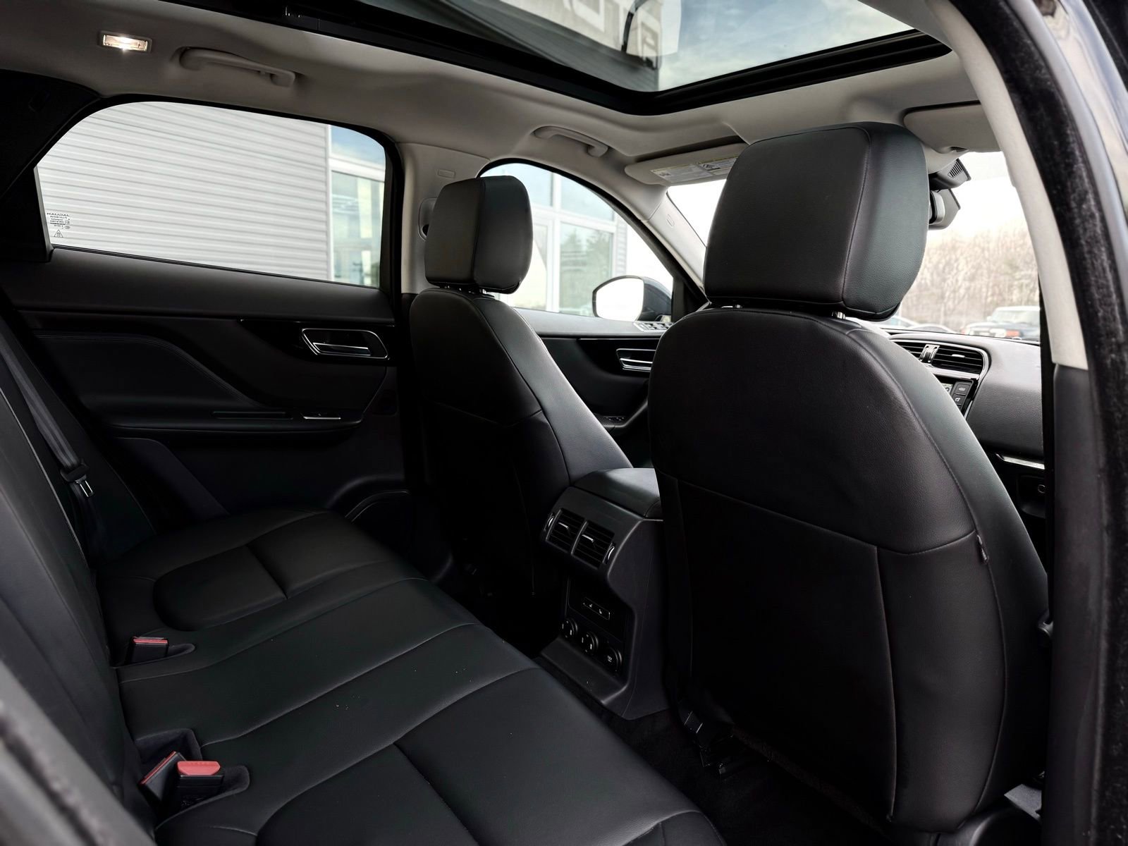 Used 2018 Jaguar F-PACE Premium image 21