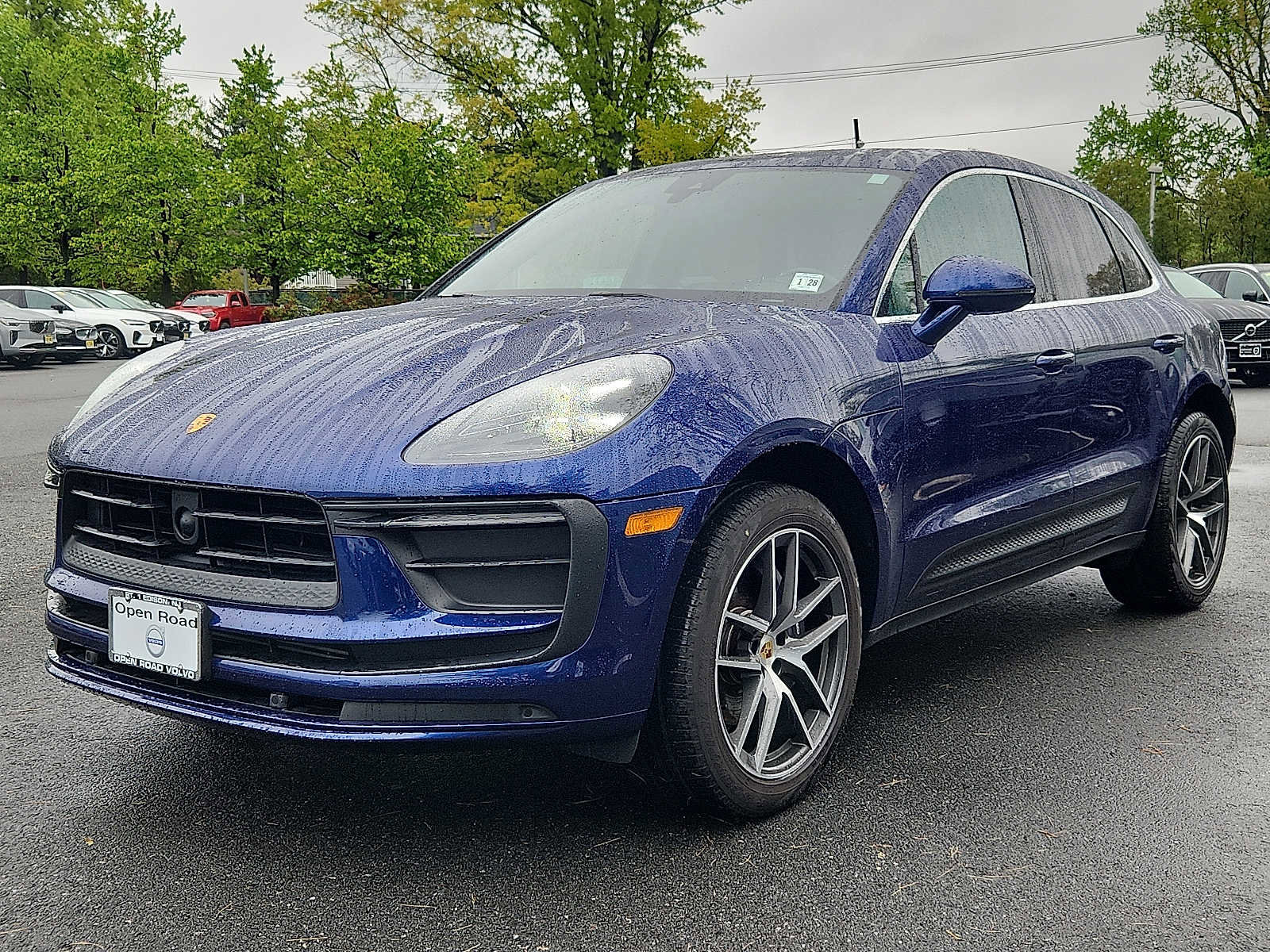 Used 2023 Porsche Macan AWD/4WD image 3