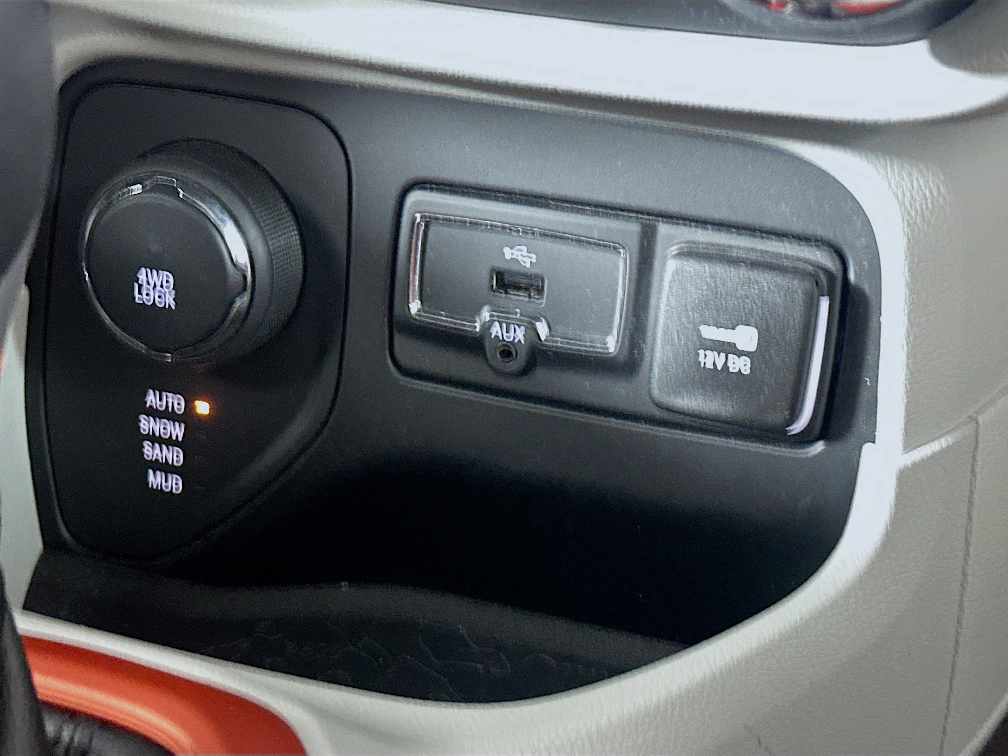 Used 2016 Jeep Renegade Limited AWD/4WD image 25