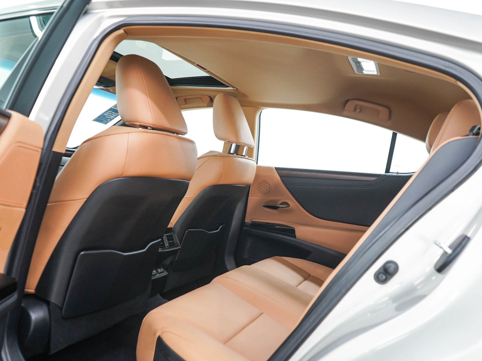 Used 2024 Lexus ES 350 w/ Premium Package FWD image 16