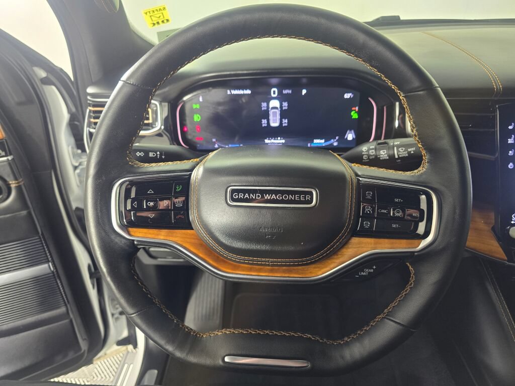 Used 2024 Jeep Grand Wagoneer L Series III AWD/4WD image 27