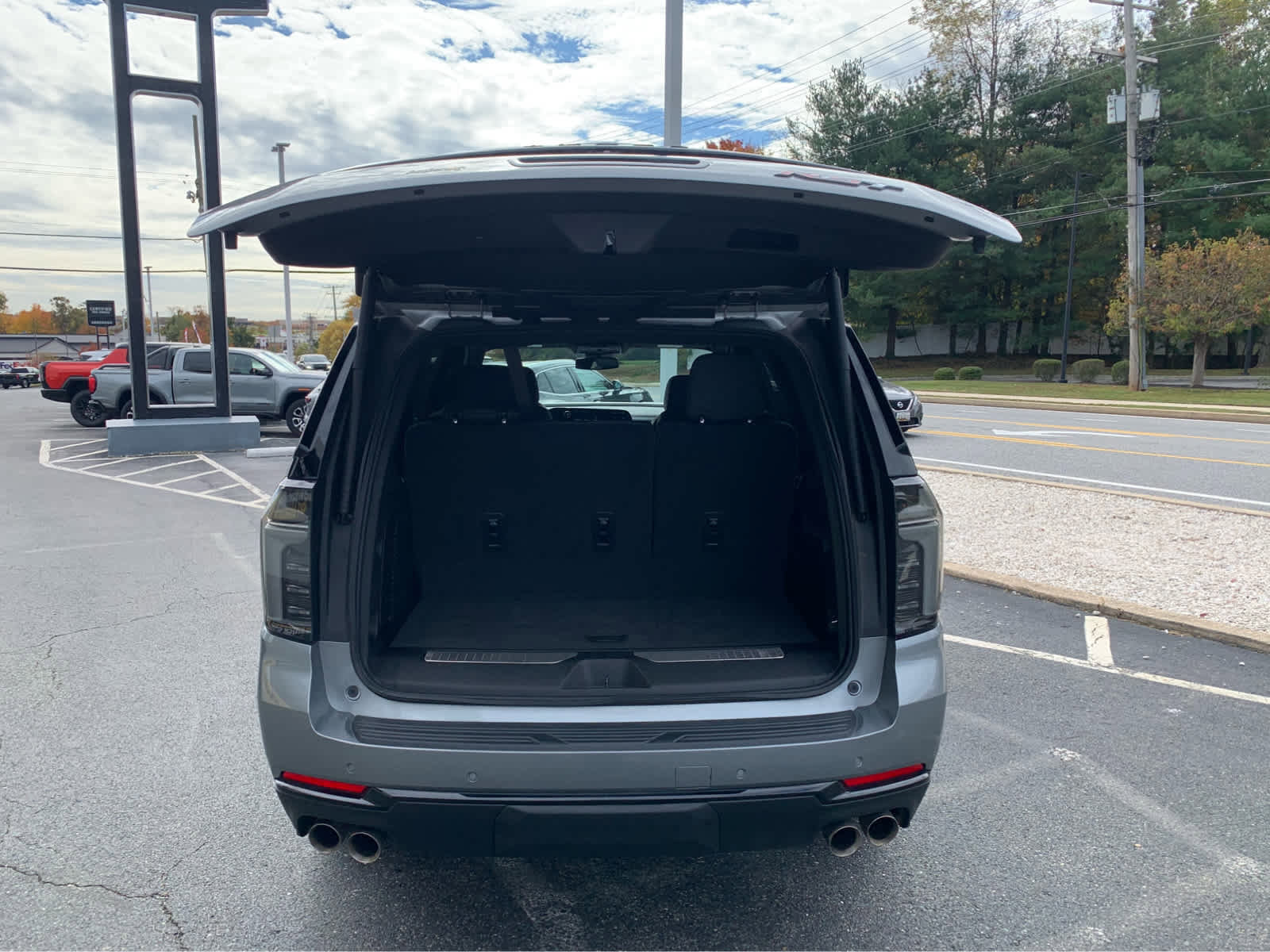 Used 2025 Chevrolet Tahoe RST image 5