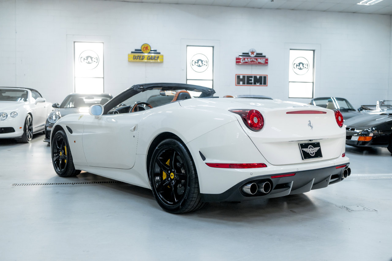 Used 2016 Ferrari California T image 10