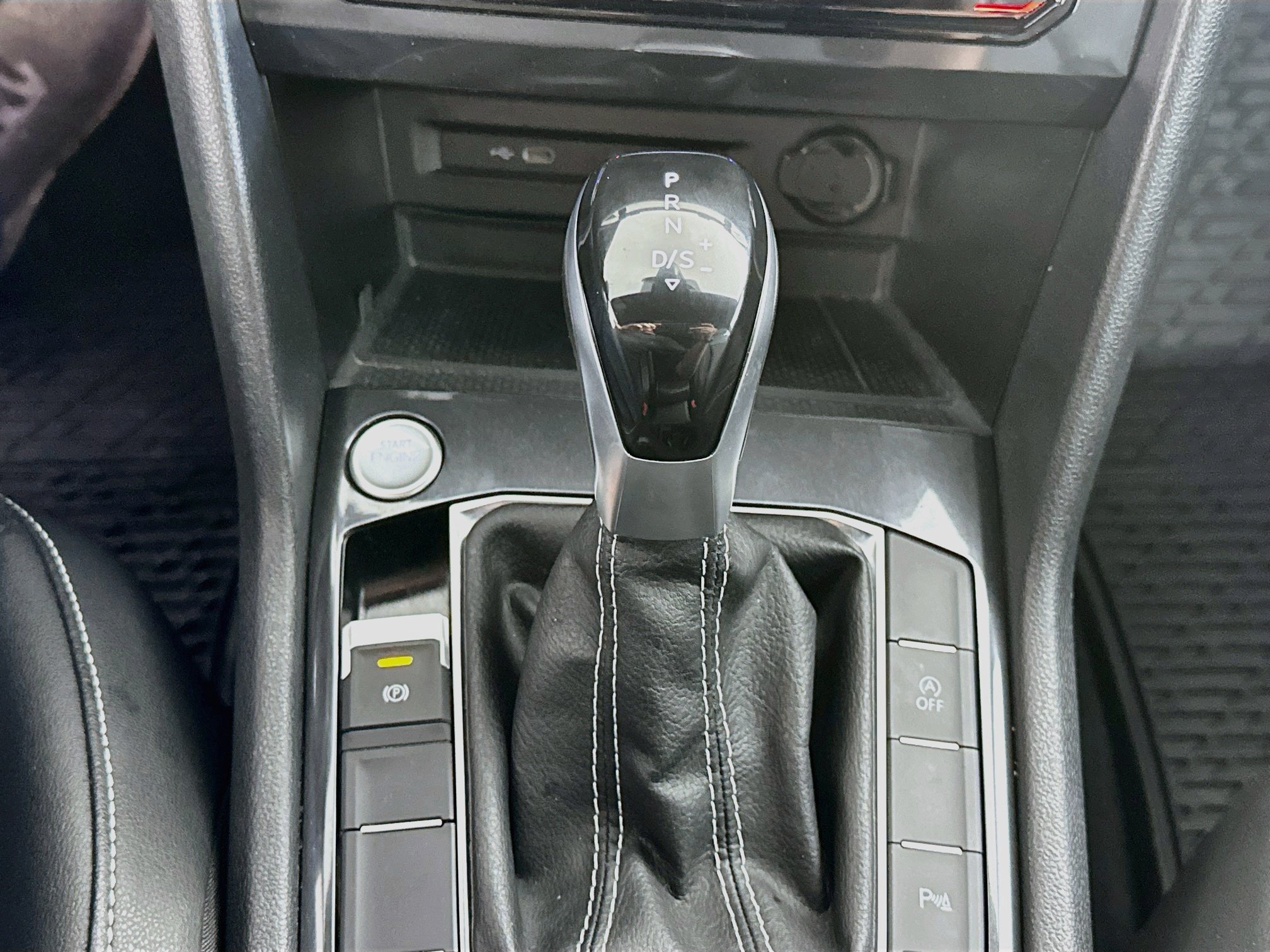 Used 2023 Volkswagen Tiguan SE R-Line FWD image 25