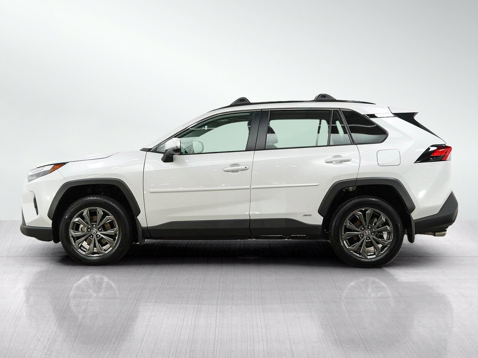 Used 2023 Toyota RAV4 XLE Premium AWD/4WD image 2