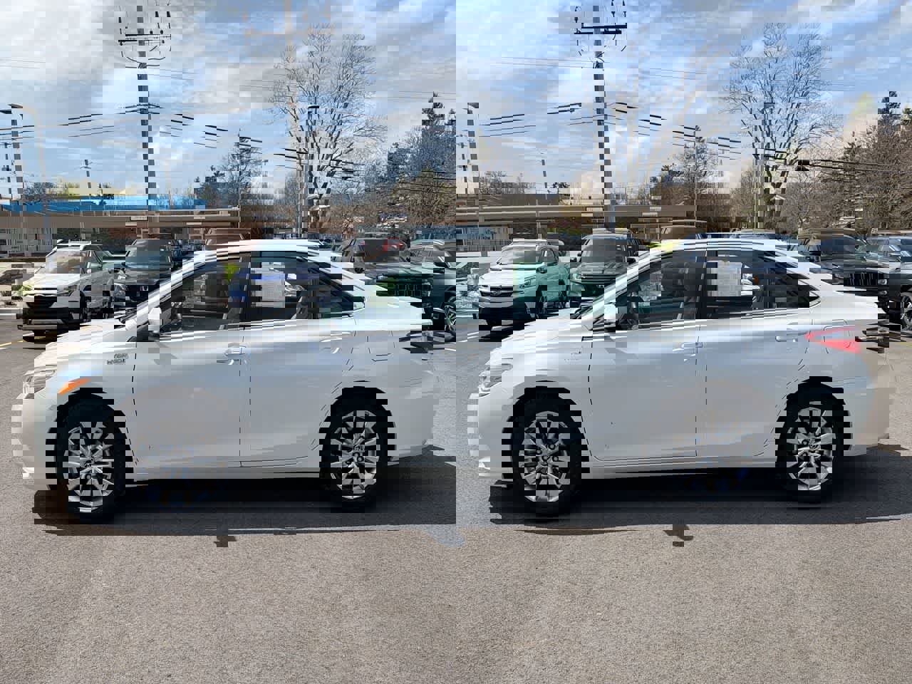 Used 2015 Toyota Camry XLE w/ Moonroof Package image 10