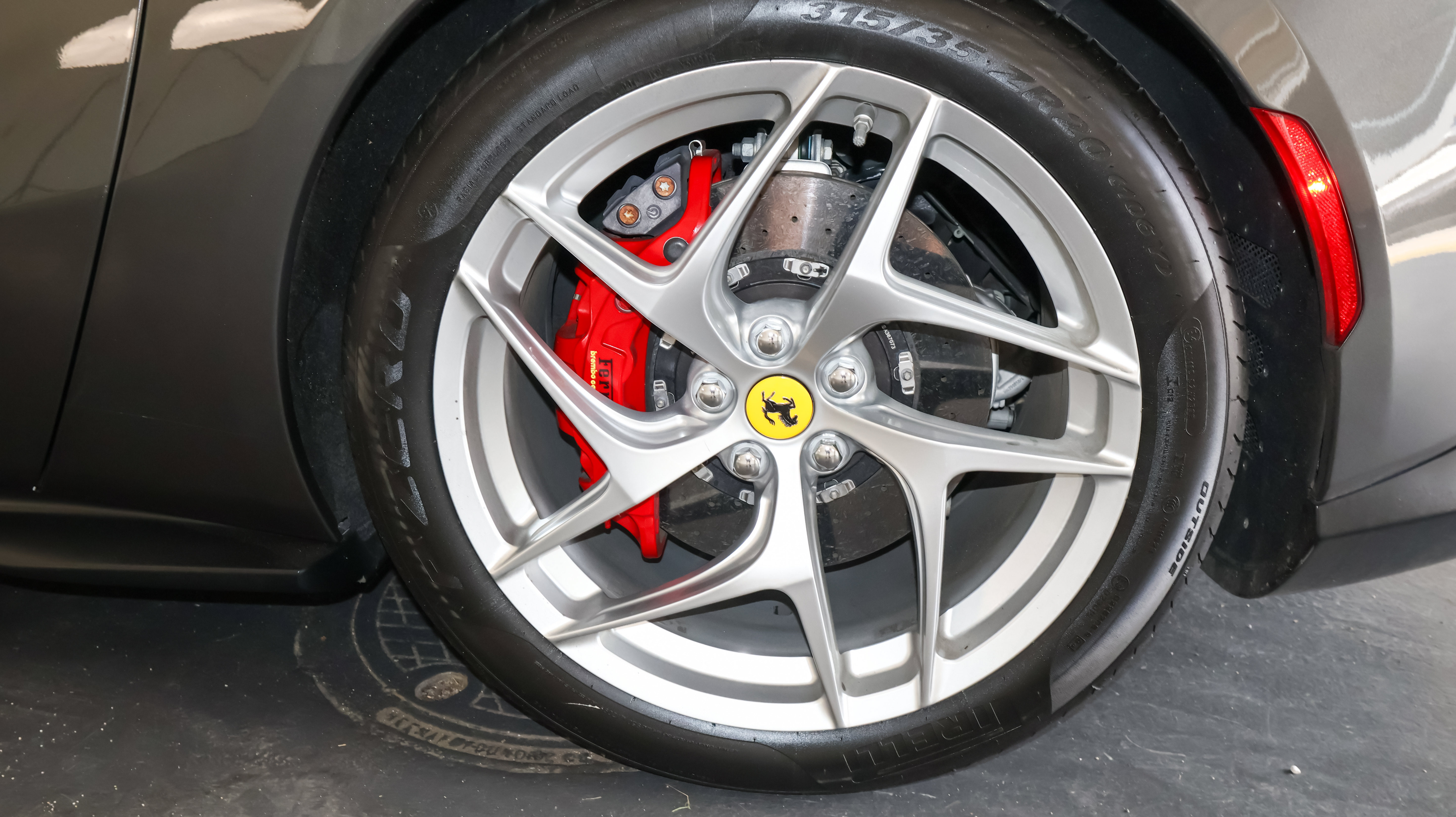 Used 2019 Ferrari 812 Superfast RWD image 37