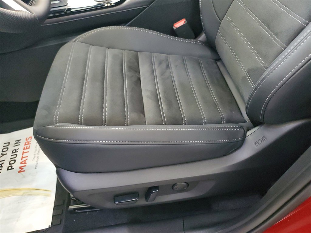 New 2025 Mitsubishi Outlander SE image 21