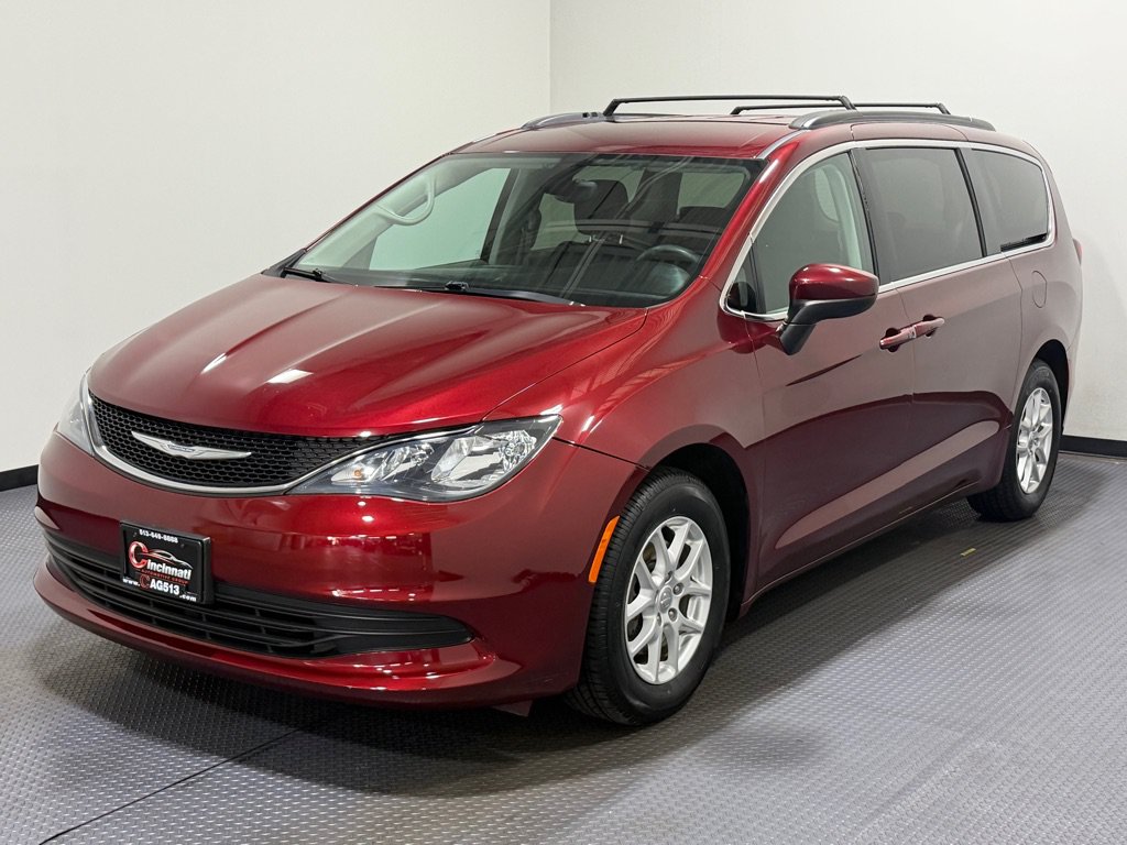 Used 2017 Chrysler Pacifica Touring FWD image 1