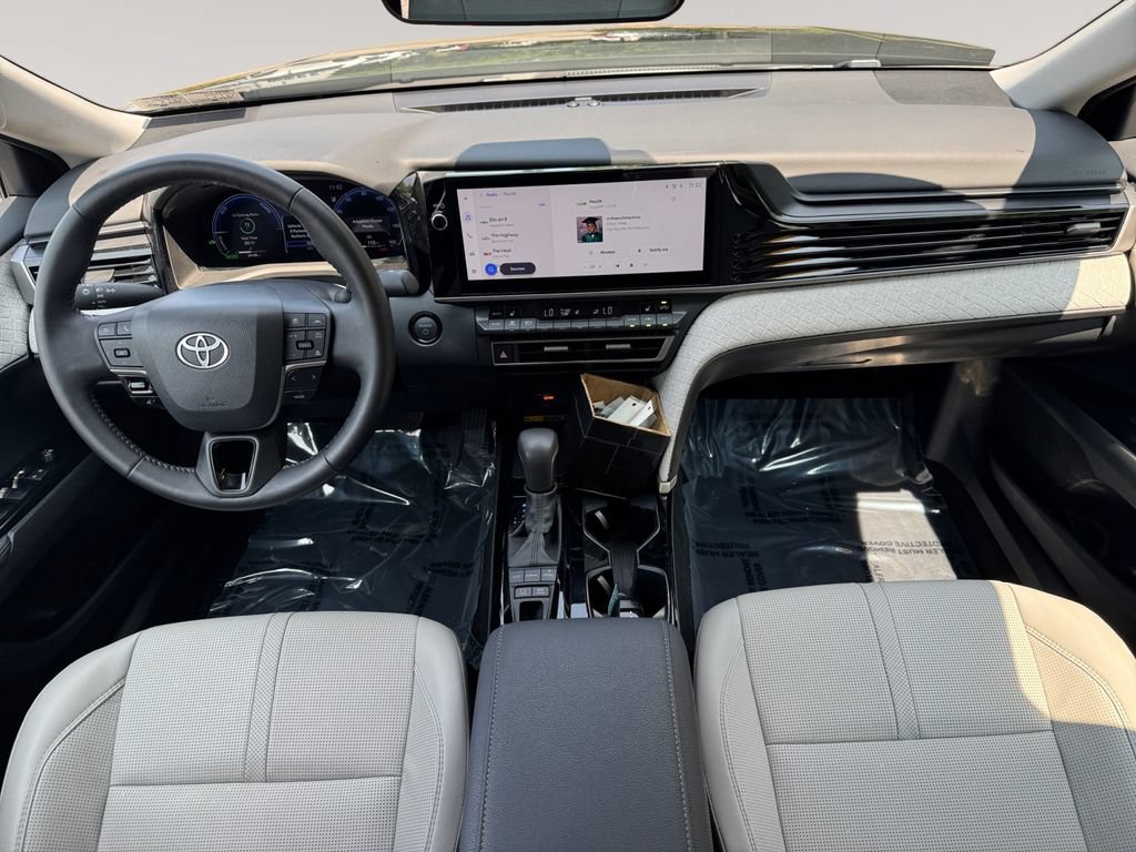 Used 2025 Toyota Camry XLE FWD image 10
