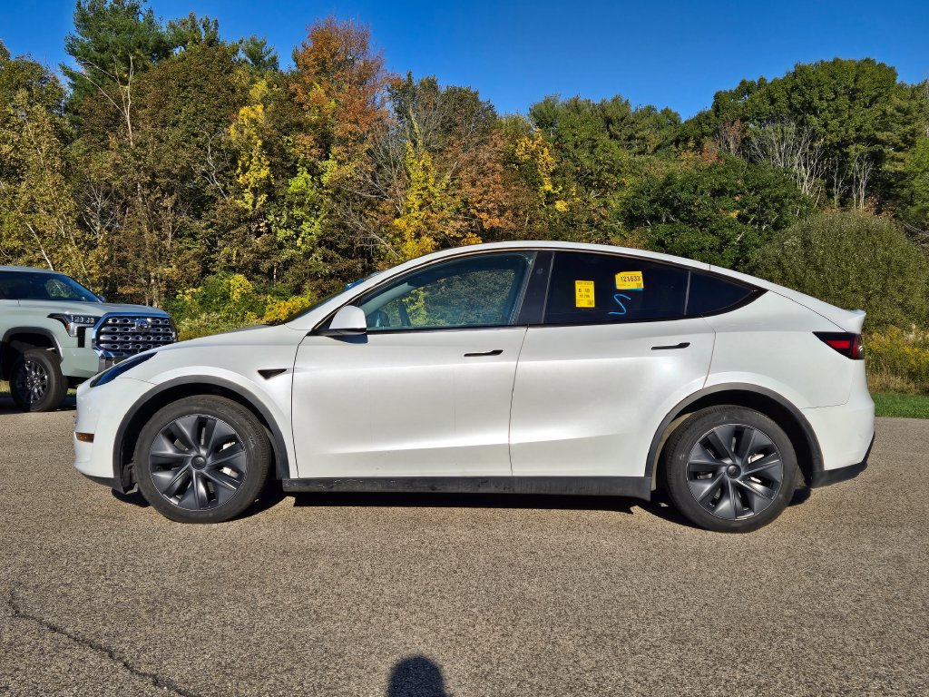 Used 2024 Tesla Model Y Long Range AWD/4WD image 2