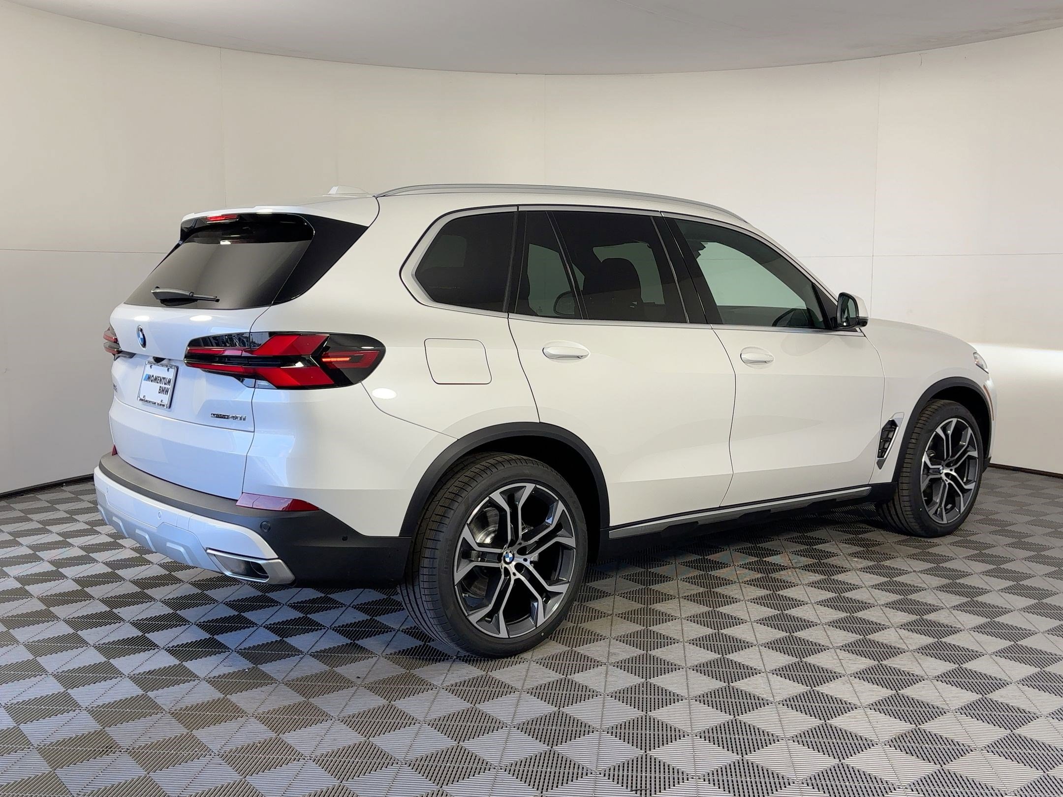 New 2026 BMW X5 sDrive40i w/ Climate Comfort Package image 8