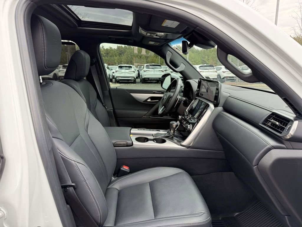 Used 2024 Lexus LX 600 F Sport image 15