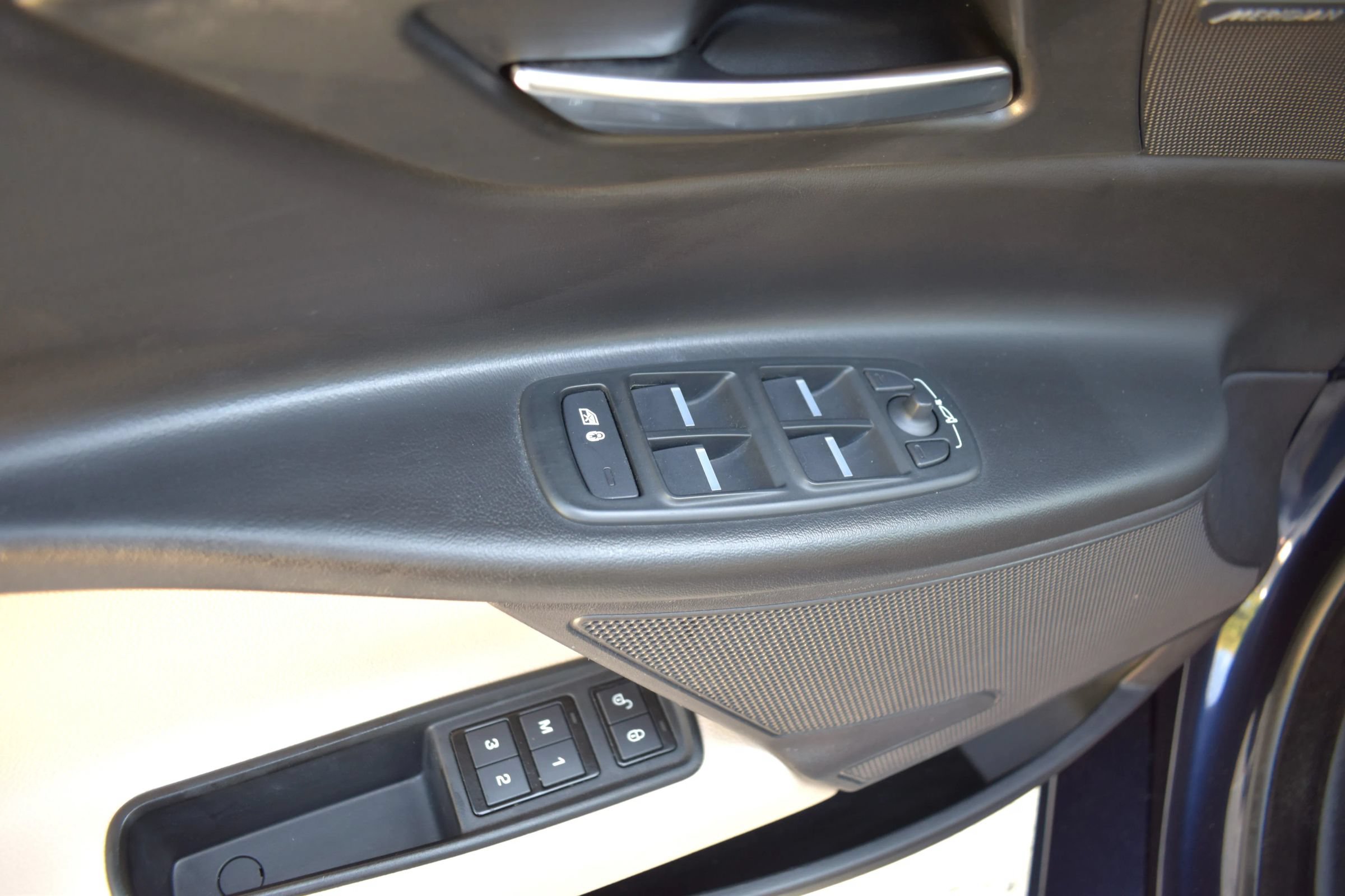 Used 2019 Jaguar XE Premium AWD/4WD image 17