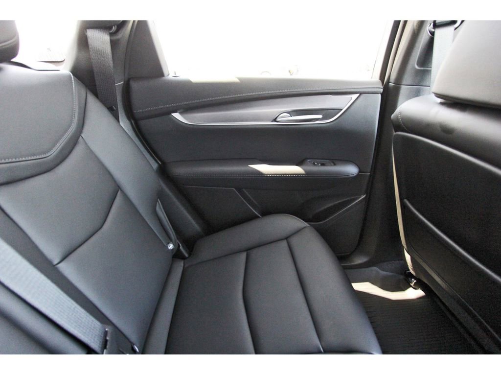 New 2025 Cadillac XT5 Luxury image 11