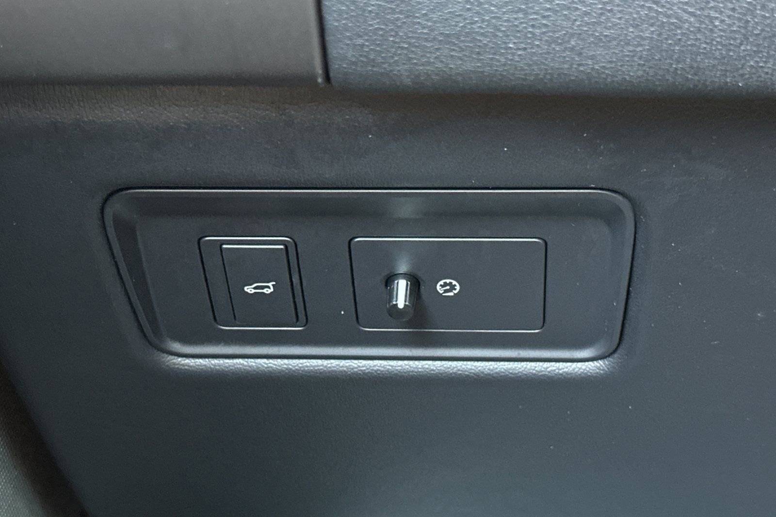 Used 2018 Land Rover Range Rover Sport SE image 34