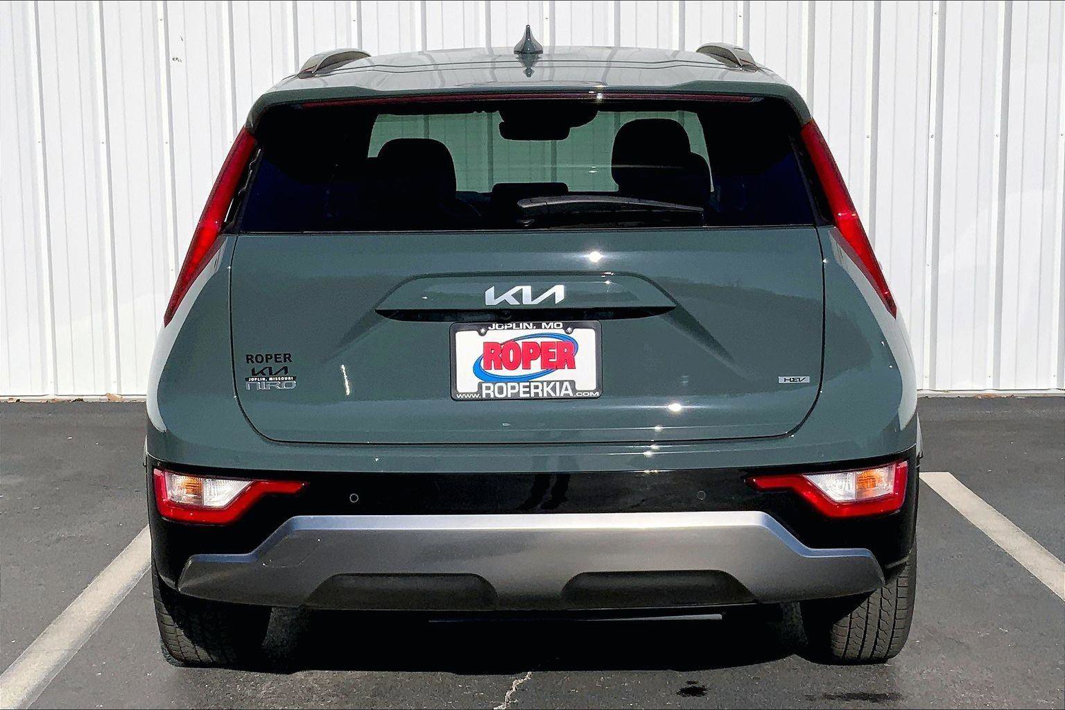 Used 2023 Kia Niro SX image 4