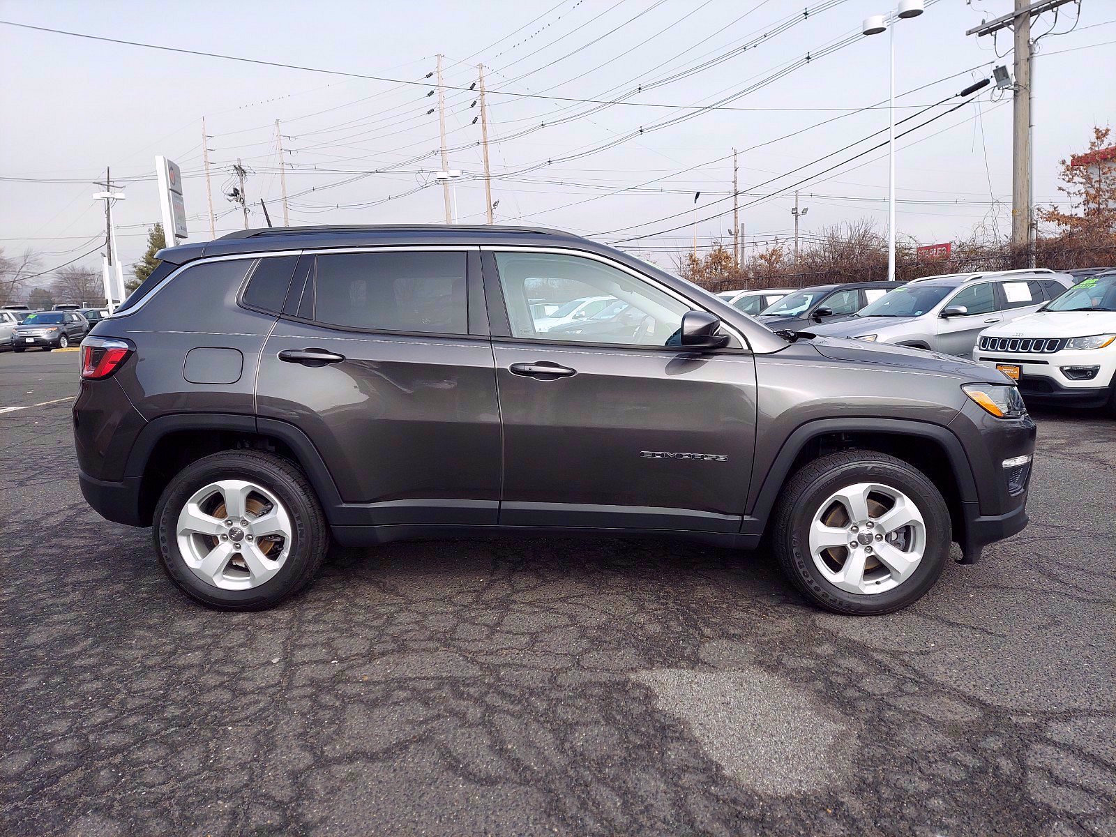Used 2018 Jeep Compass Latitude w/ Safe & Security Group AWD/4WD image 7