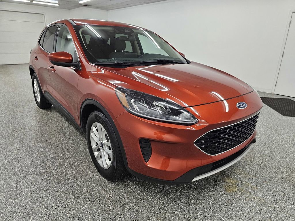 Used 2020 Ford Escape SE FWD image 3