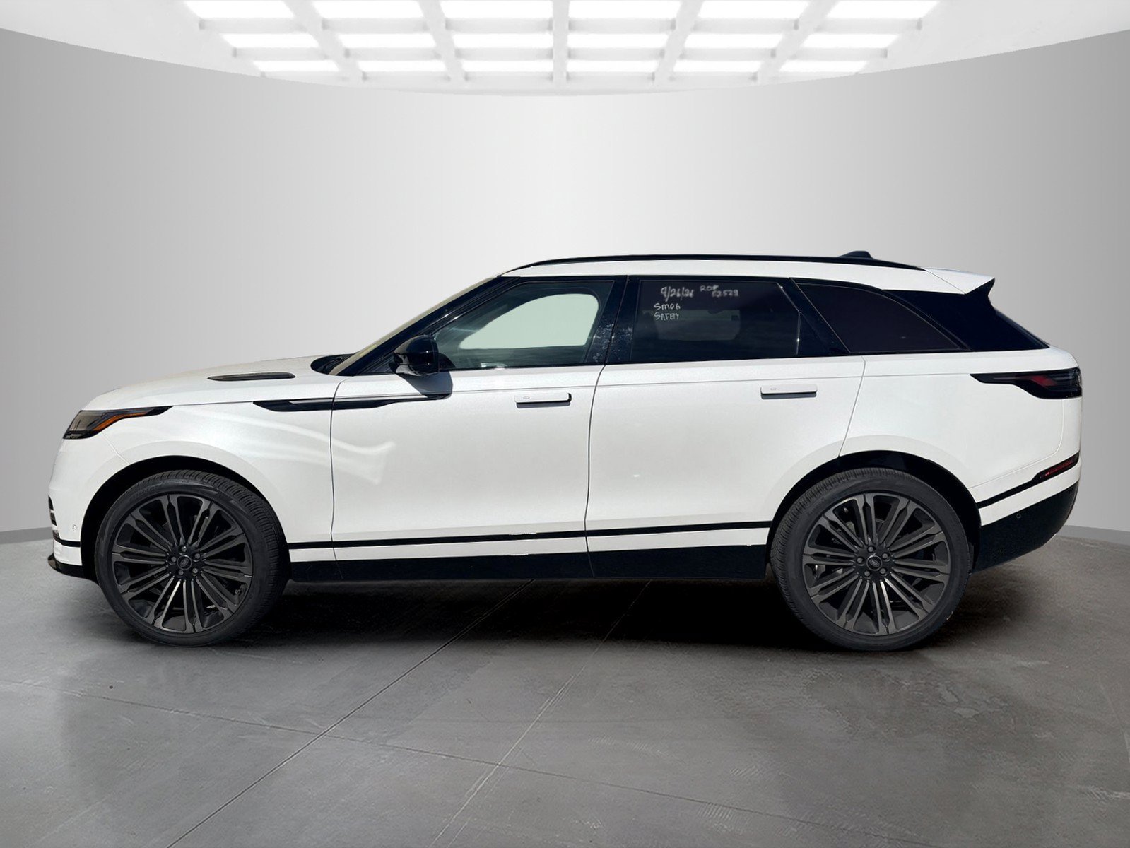 Used 2026 Land Rover Range Rover Velar Dynamic SE AWD/4WD image 8
