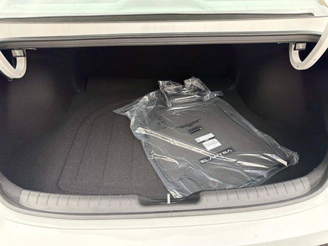 New 2026 Hyundai Elantra SE FWD image 6