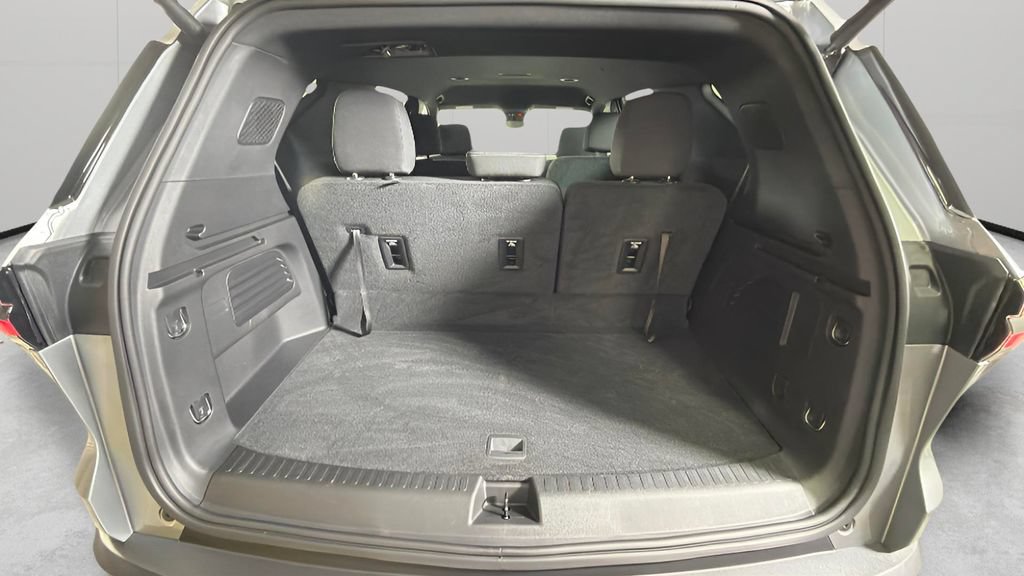 Certified 2026 Chevrolet Traverse LT FWD image 30