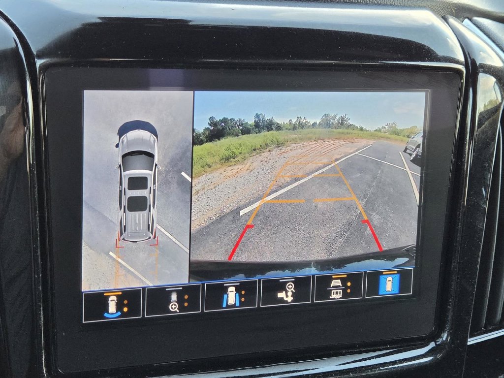 Used 2023 Chevrolet Traverse High Country FWD image 37