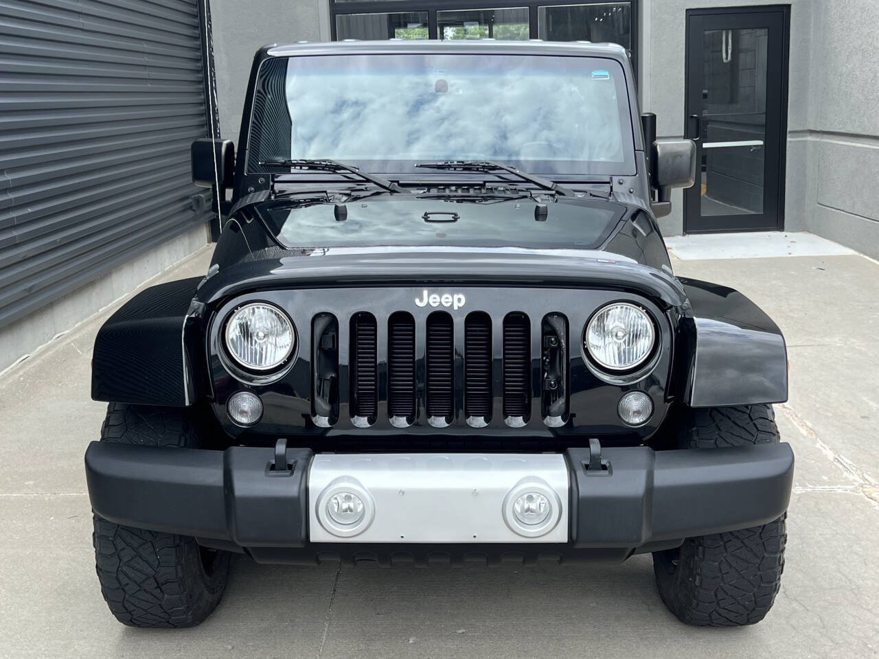 Used 2015 Jeep Wrangler Unlimited Sahara w/ Connectivity Group AWD/4WD image 4